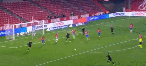 棒球经济学中单场门票收益与季票持有者权益的长期博弈