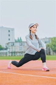 雄鹿队主教练里弗斯的言论引发争议，史密斯回应批评